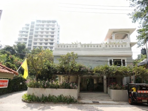 Boutique Hotel in Hua Hin Near Khao Takiab Beach for Sale