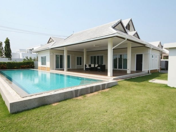 Emerald Valley Hua Hin Luxury Pool Villa For Sale in Soi 112 Near Banyan Golf