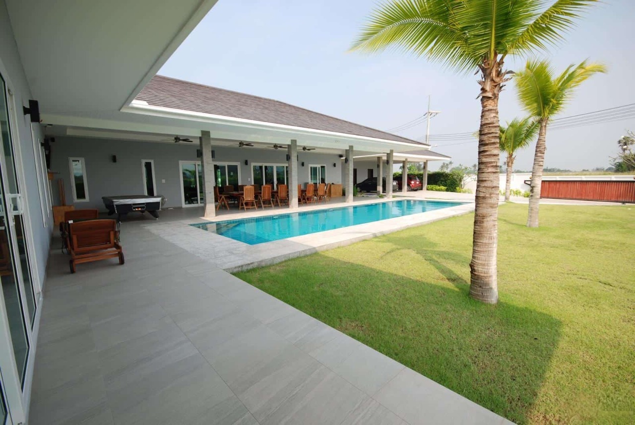 Spacious Luxury Pool Villa on a 2,400 sqm Plot for Sale in Hua Hin