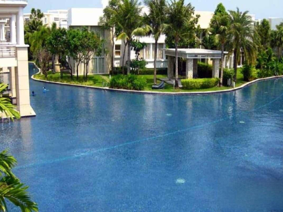 Pool Views New Condo for Sale in Hua Hin