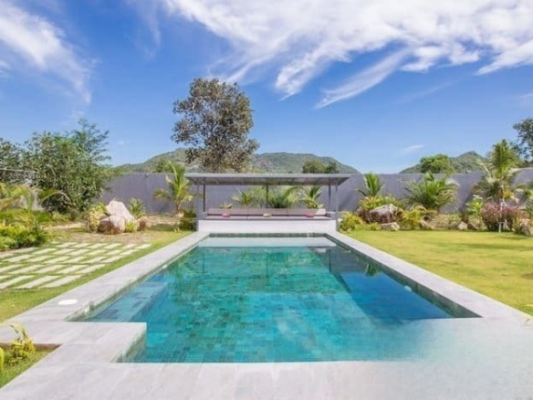 Modern Villa For Sale on Big Land in Hua Hin Near Black Mountain Golf Course