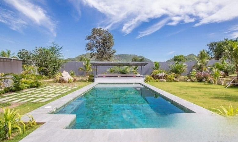 Modern Villa For Sale on Big Land in Hua Hin Near Black Mountain Golf Course