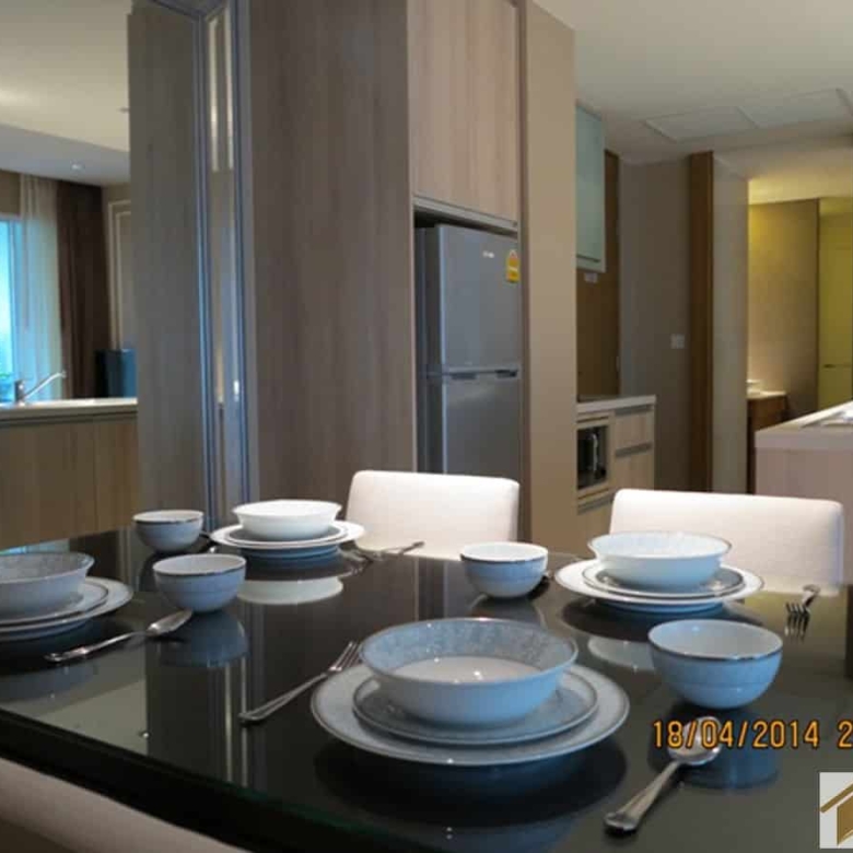 Open plan dining and entertainment area