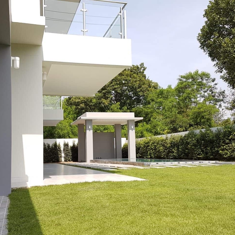 Spacious Terrace Overlooking Mountain Views