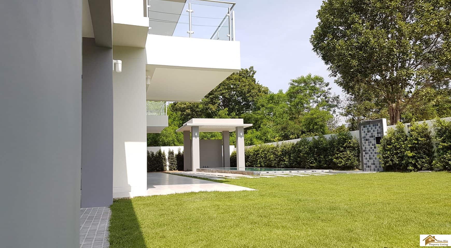 Spacious Terrace Overlooking Mountain Views