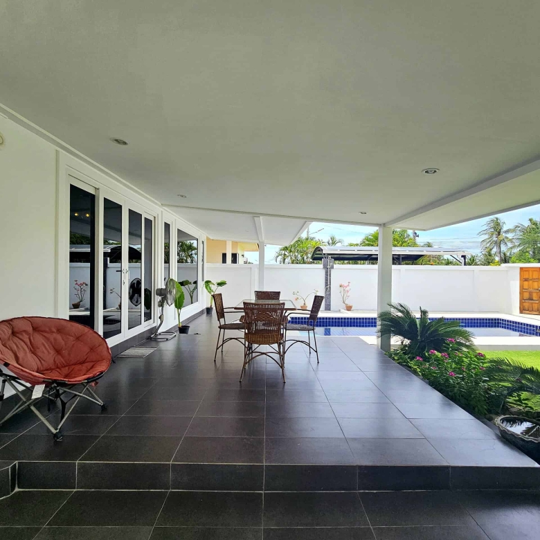 Contemporary Villa Baan Yu Yen Pranburi Sale