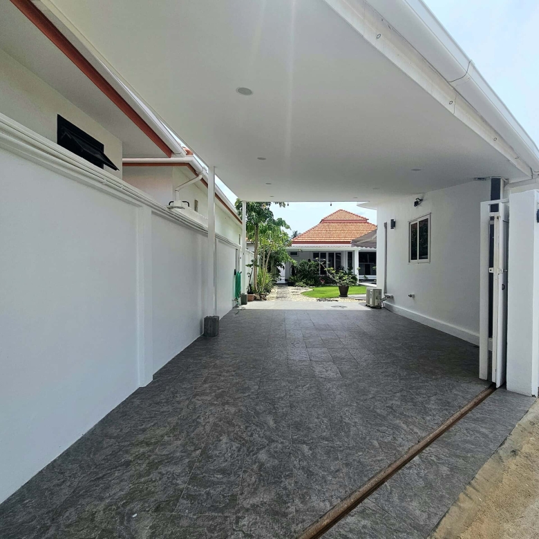 Modern Hua Hin Villa Investment Opportunity