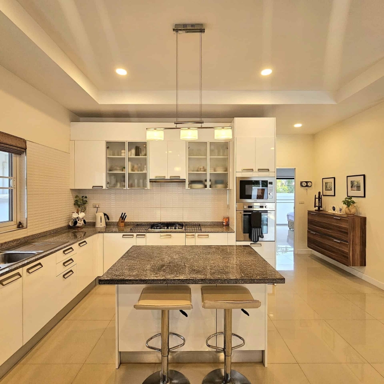 Premium Modern Villa Pranburi Opportunity