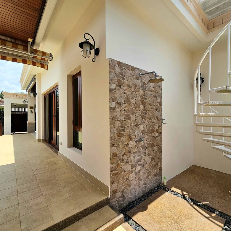 Elegant Bali Style Villa Modern Design