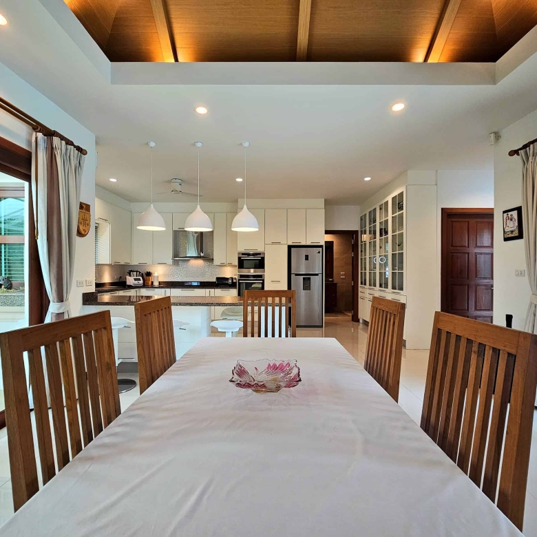 Beautiful Bali Style Villa Hillside Development