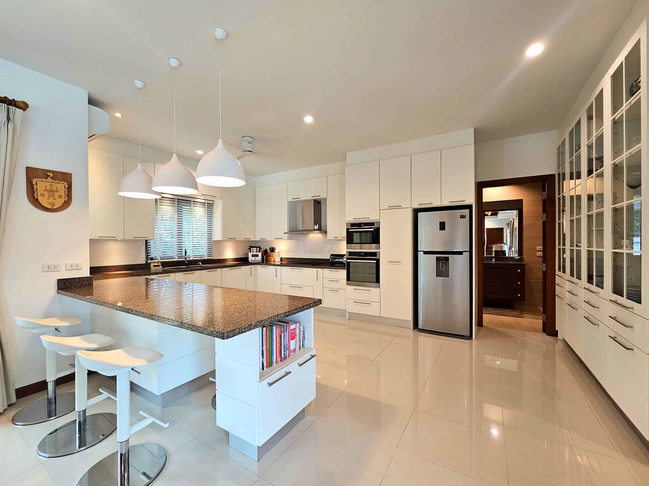 Attractive Bali Property Sales Premium Villa Modern Balinese Architecture Style