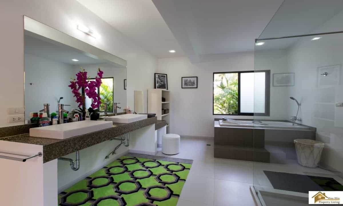 Stunning Modern Home Large Plot Magnificent Estate with Swimming Pool and Outdoor Living