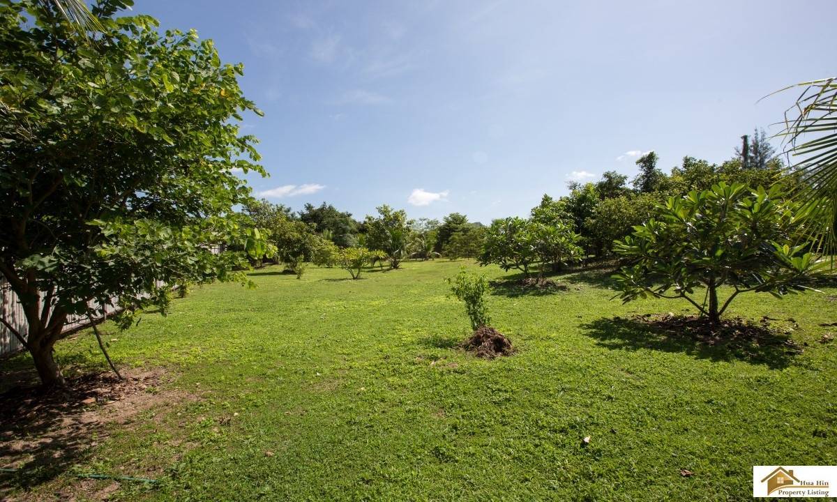Stunning Villa Golf Course Access Exclusive Thai Estate Near Black Mountain Golf Resort