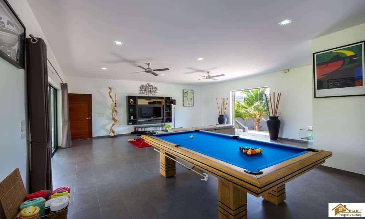 Modern Villa Large Plot Hua Hin Beautiful Thai Villa with Extensive Outdoor Space
