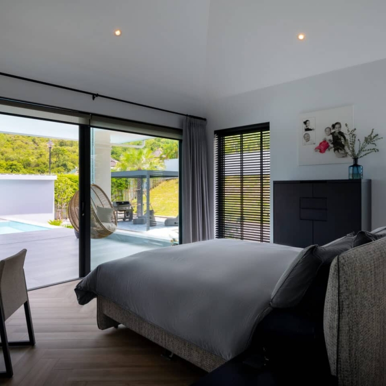 Villa Pool Estate Spacious Sale