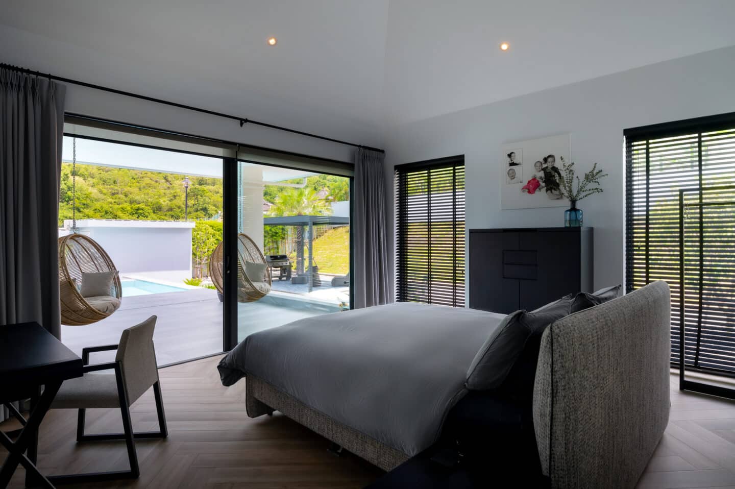 Villa Pool Estate Spacious Sale