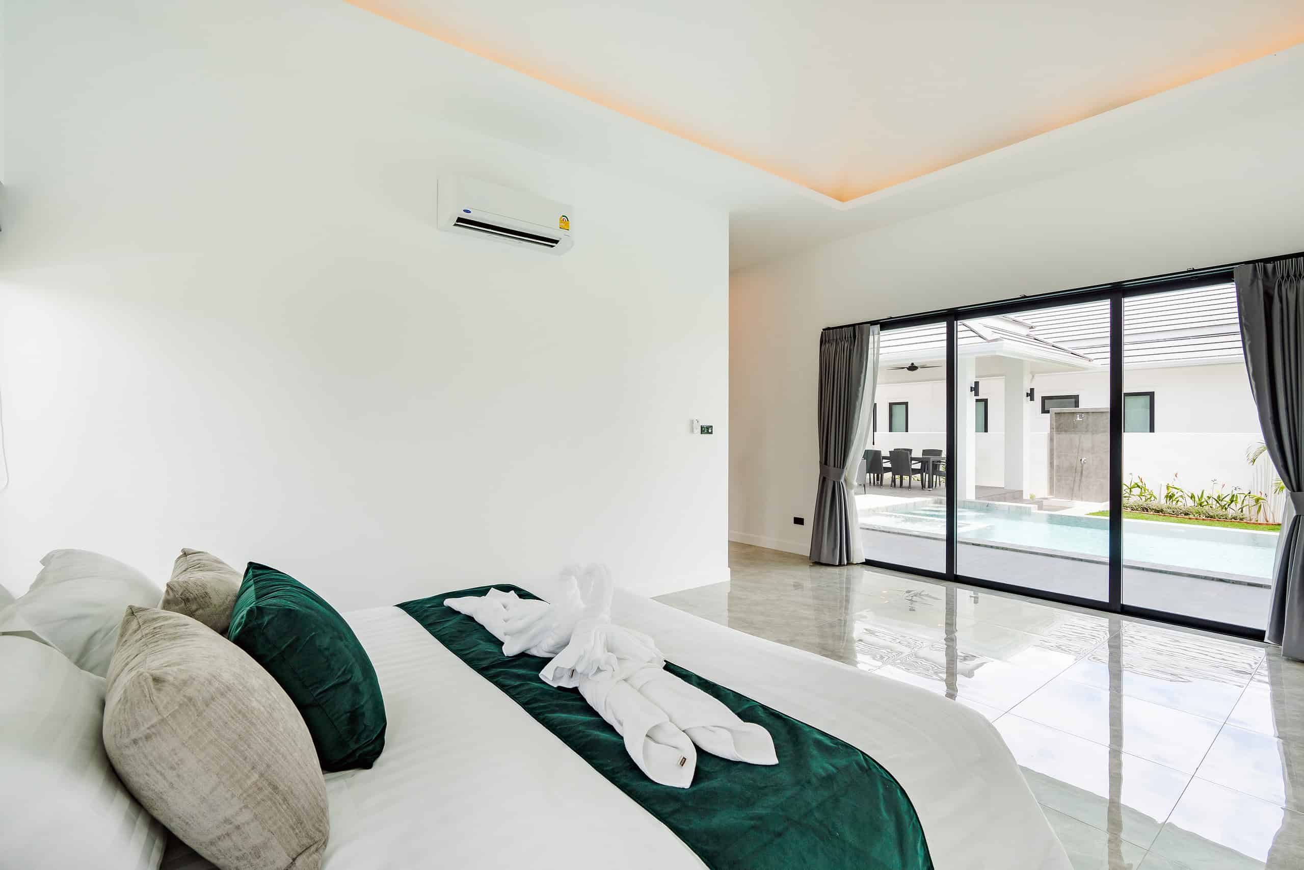 Attractive Home with Pool Premium bedroom suite with walk in closet space