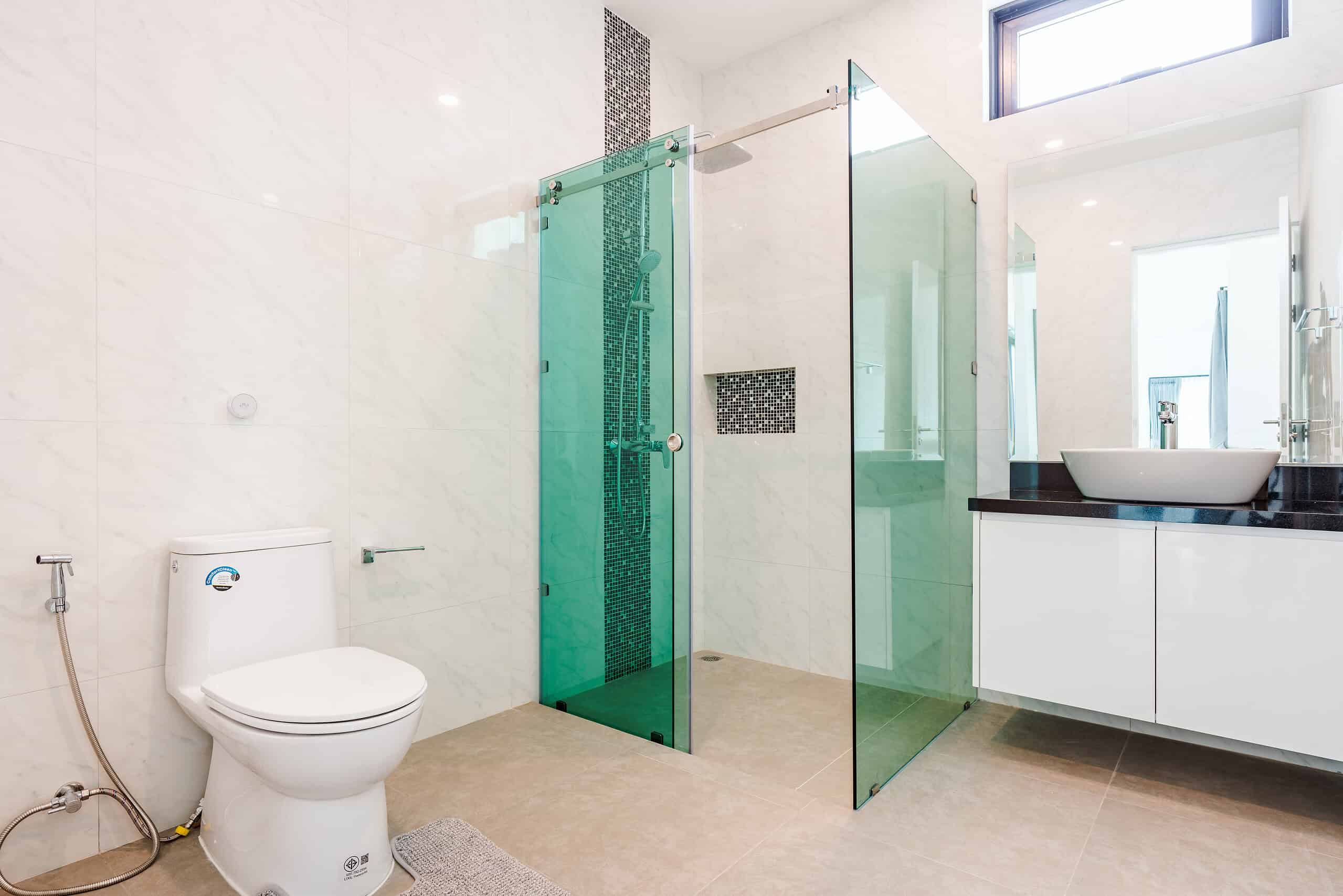 Well Designed House with Pool Contemporary guest bedroom with comfortable furnishings