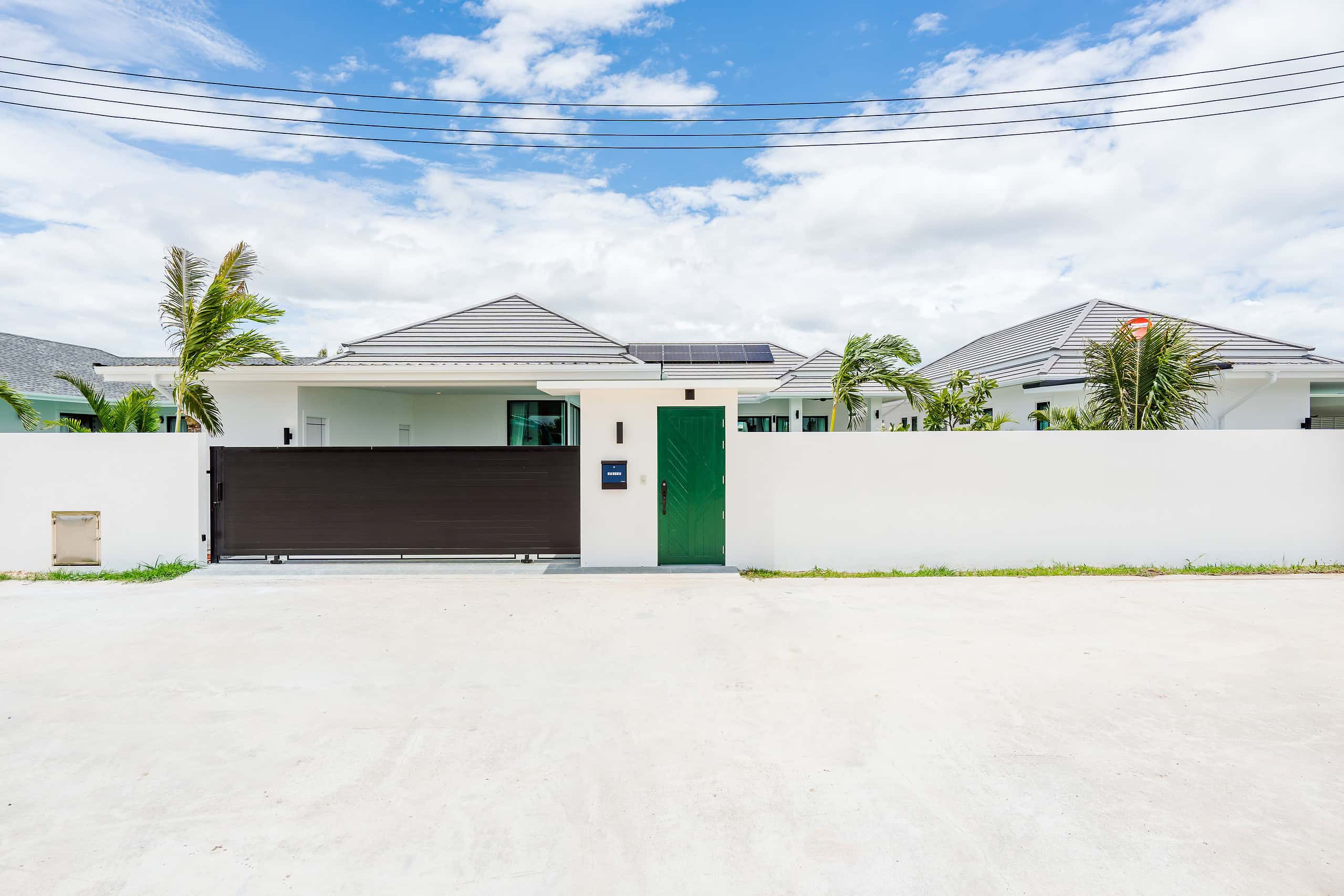 Comfortable Home with Pool Luxury bedroom suite with private bathroom and closet