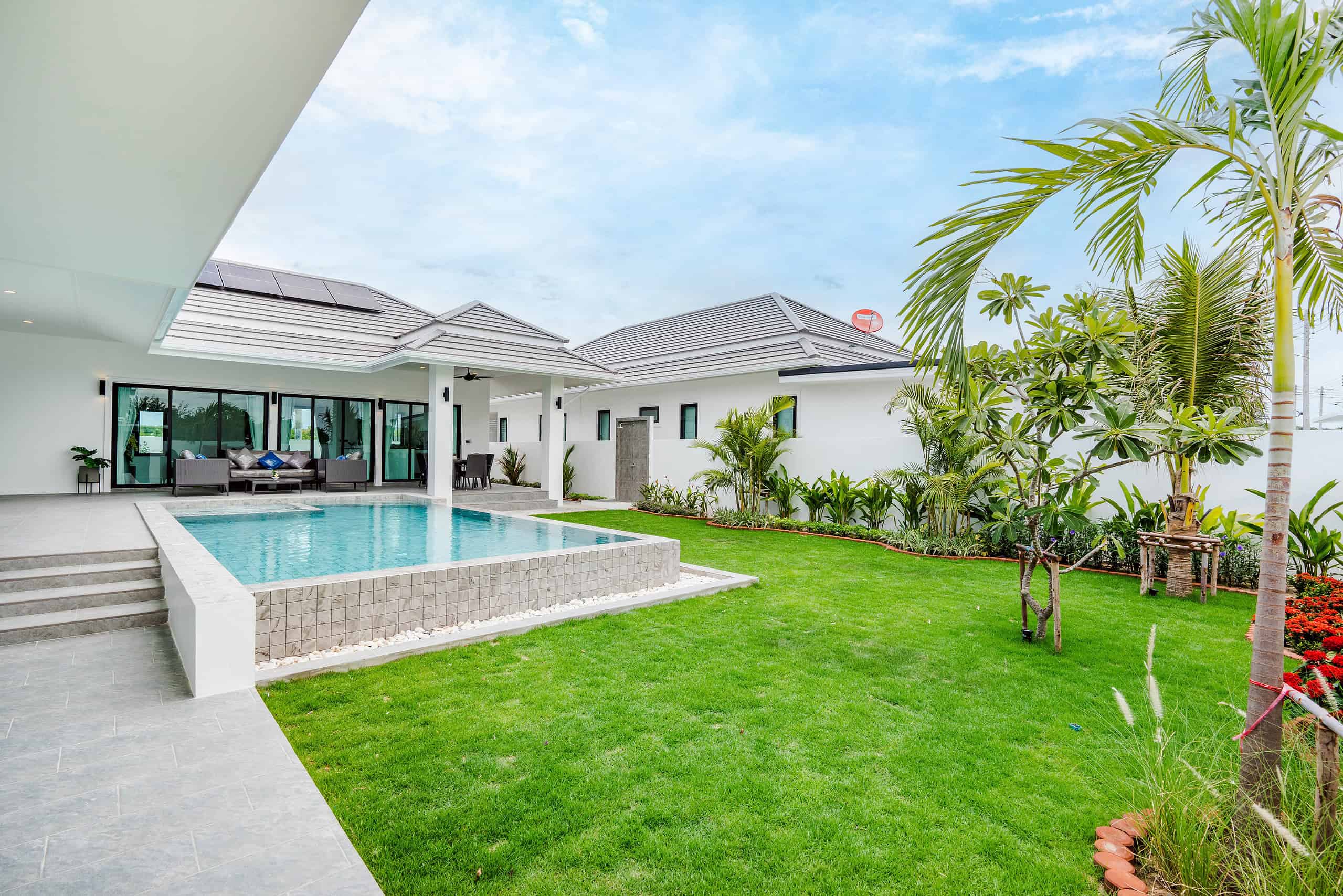Elegant Residence with Pool Beautiful bathroom with luxury fixtures and modern finishes