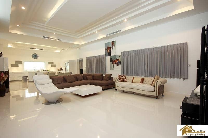 Modern Smart Villa Solar Energy