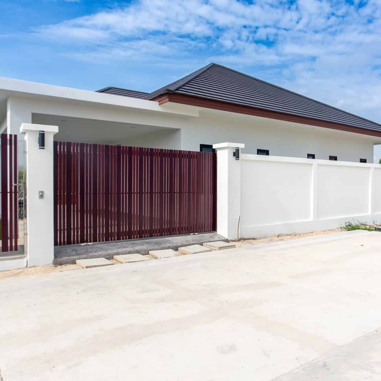 Contemporary Thai Property Near Beach