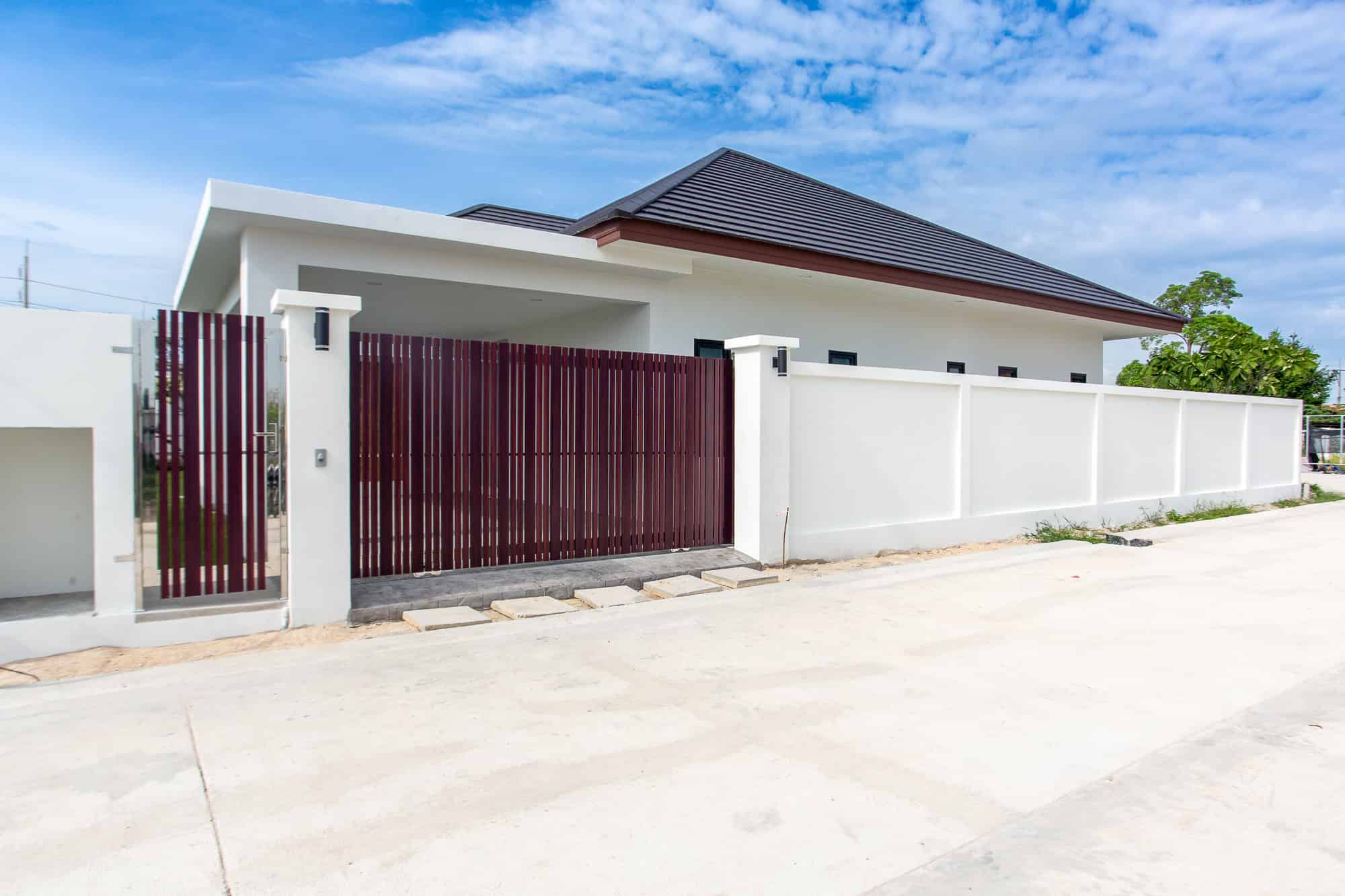 Contemporary Thai Property Near Beach