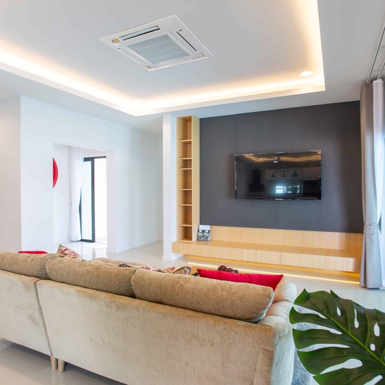 Comfortable Family Home with Pool Access
