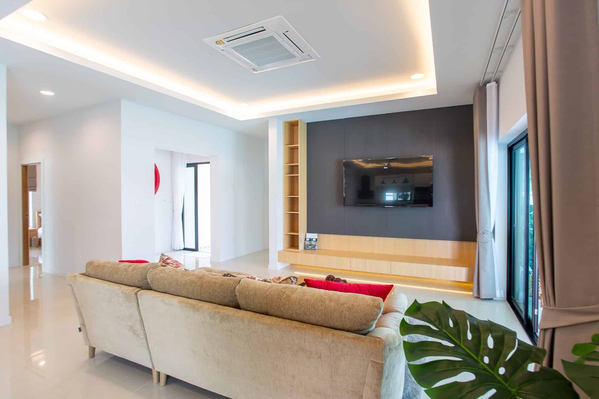 Comfortable Family Home with Pool Access