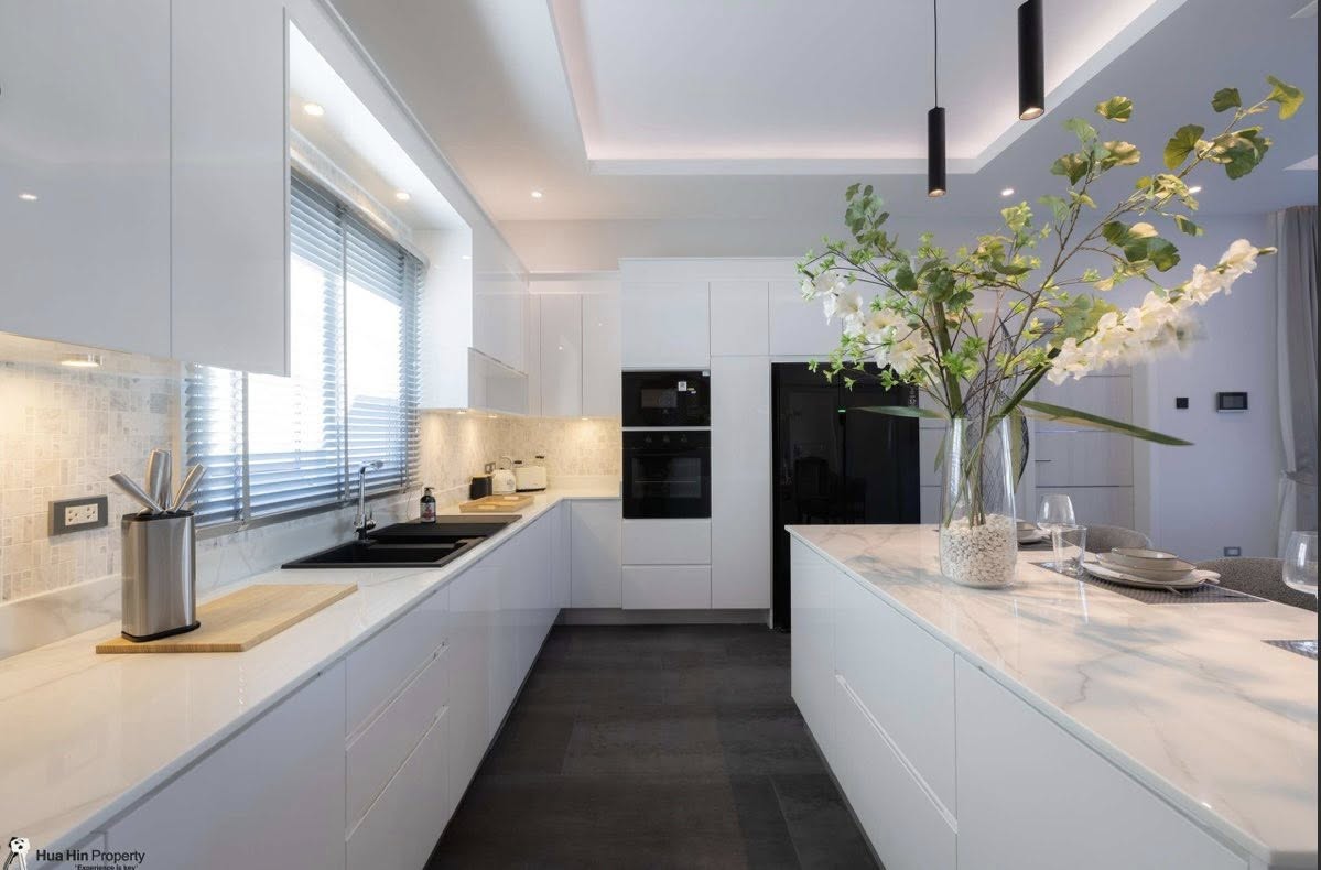 Villa Sales Near Black Mountain