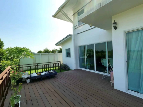 Luxury Lakefront Villa Stunning Waterfront Views