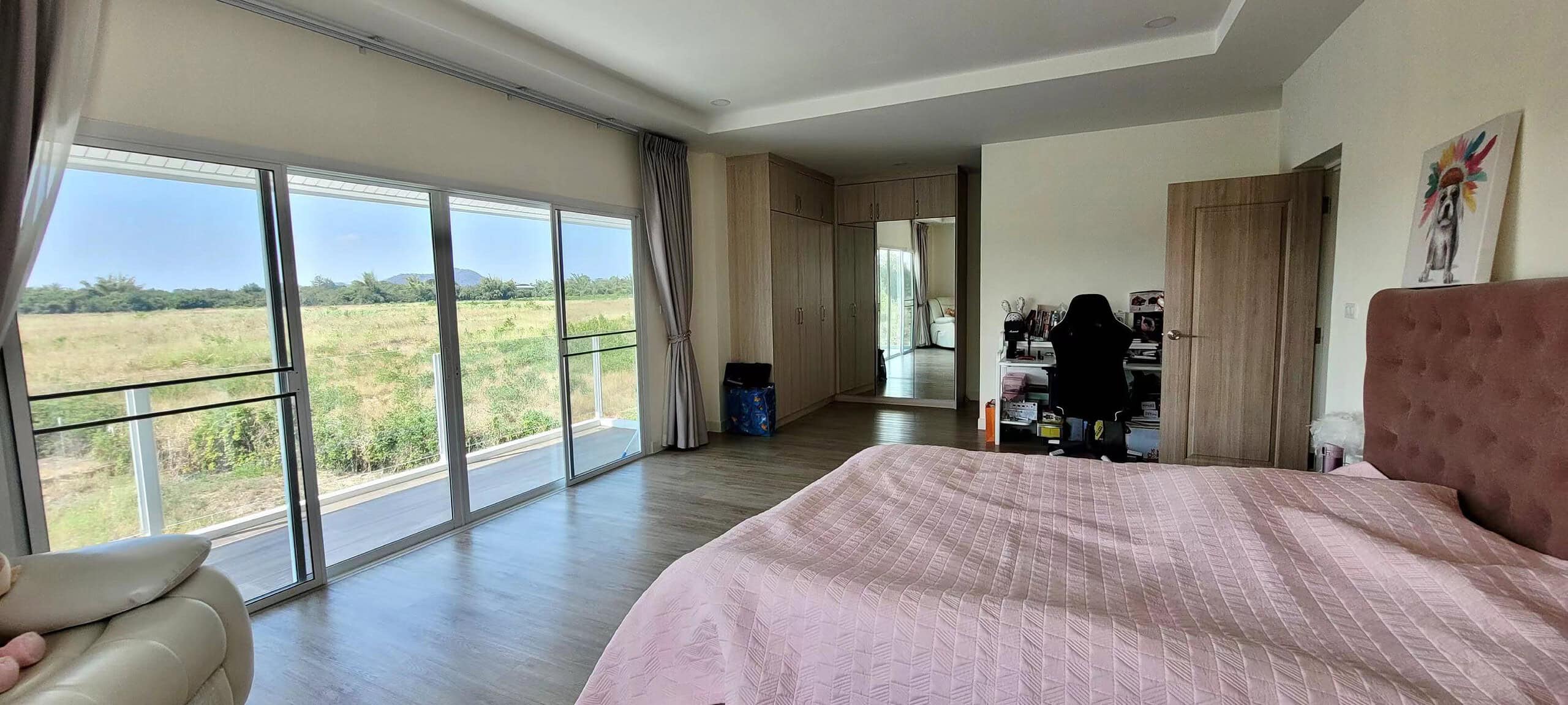 Lakefront Luxury Villa Stunning Property