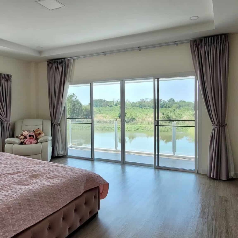 Luxury Lakefront Property Exclusive Views