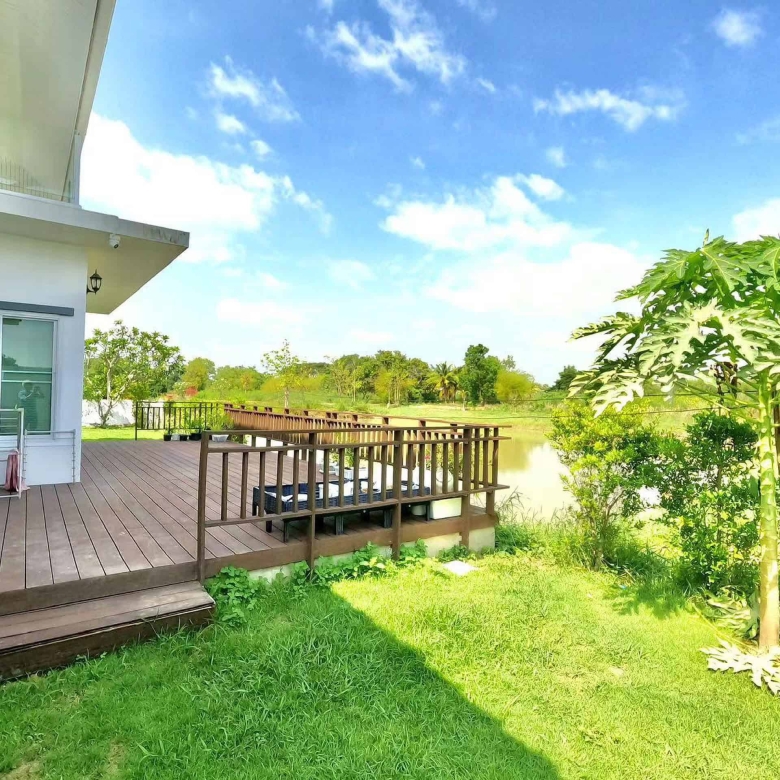Lakefront Villa Exclusive Waterfront Access
