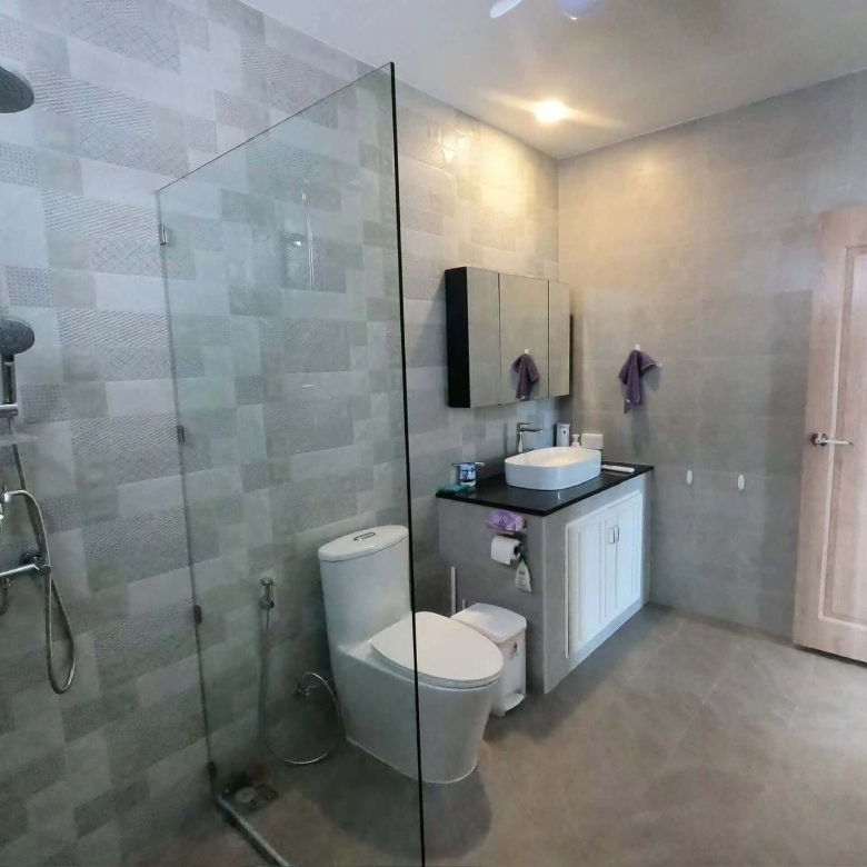 Premier Lakefront Villa Exclusive Paradise