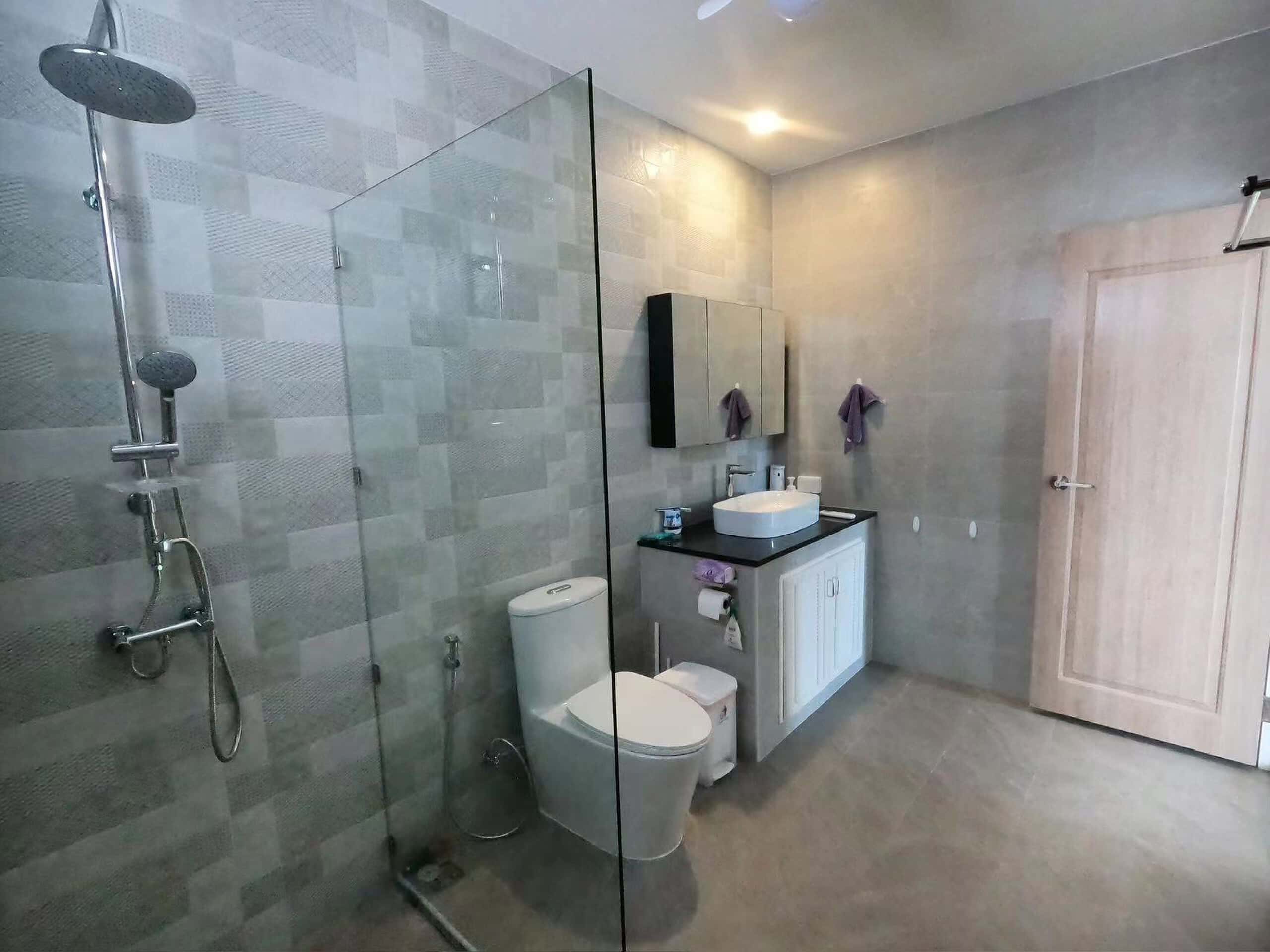 Premier Lakefront Villa Exclusive Paradise