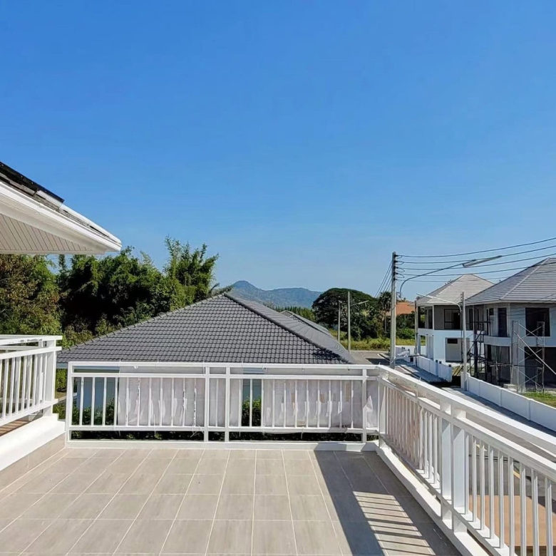 Lakefront Property Premier Stunning Villa