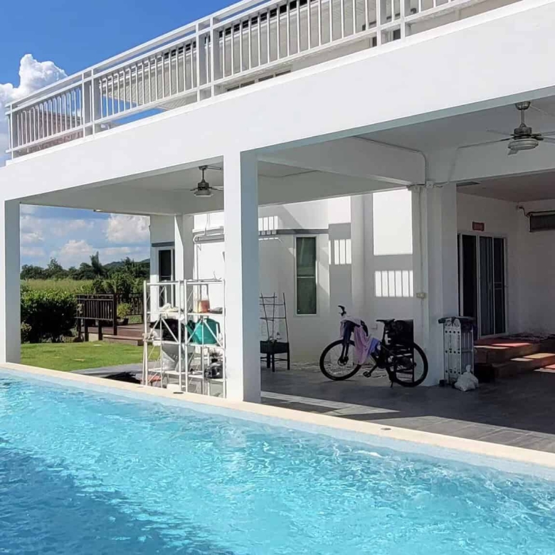 Exclusive Waterfront Villa Luxury Home