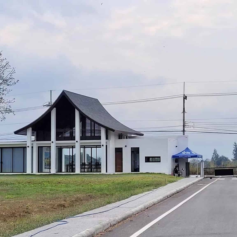 Lakefront Property Premier Luxury Home