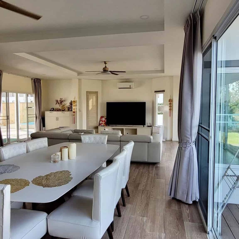 Lakefront Property Stunning Water Views