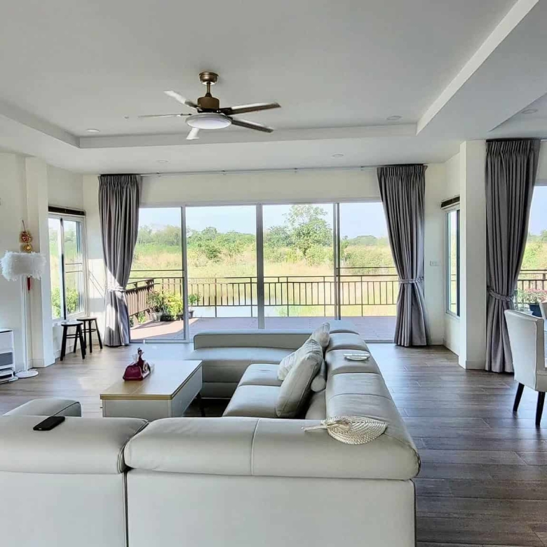 Exclusive Lakefront Villa Garden Paradise