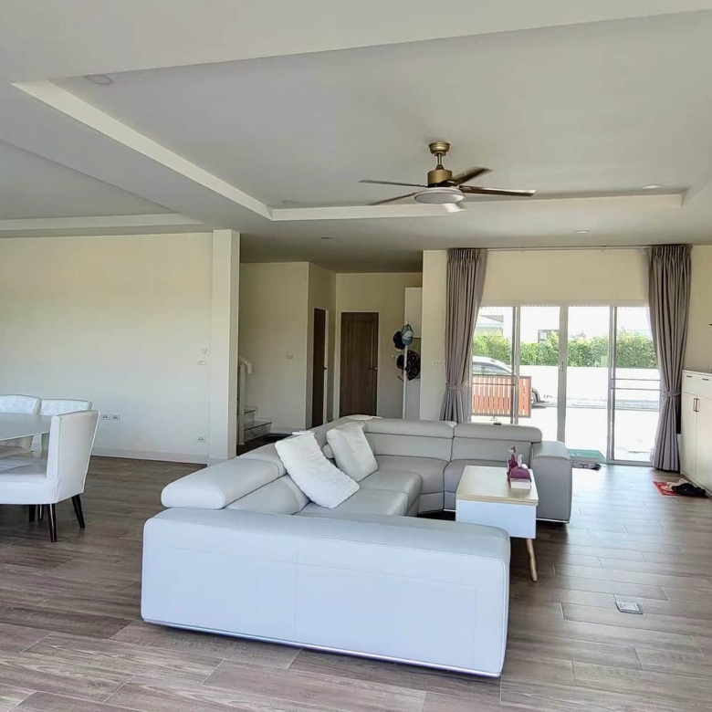 Luxury Waterfront Villa Stunning Views