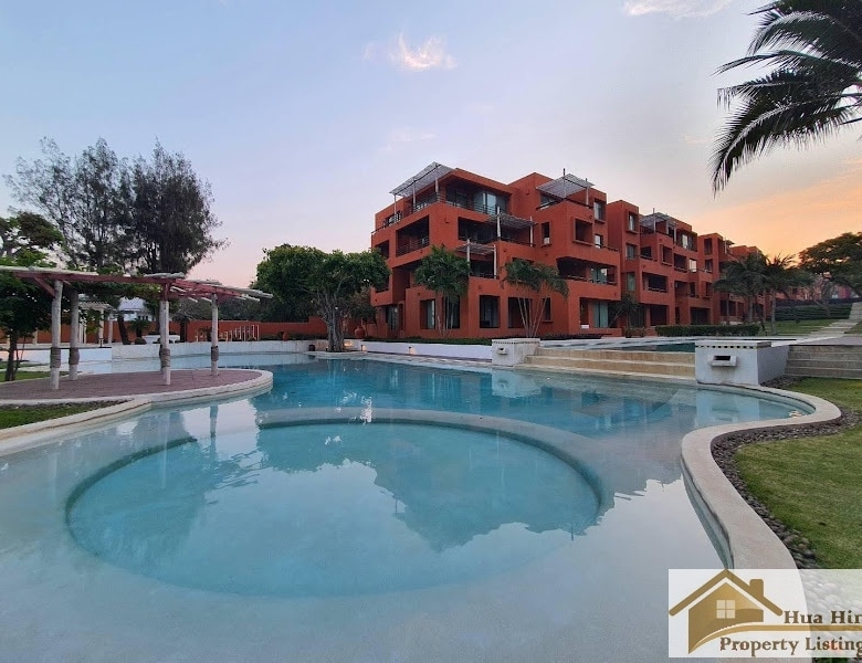 Spacious Top Floor Sea View Condo