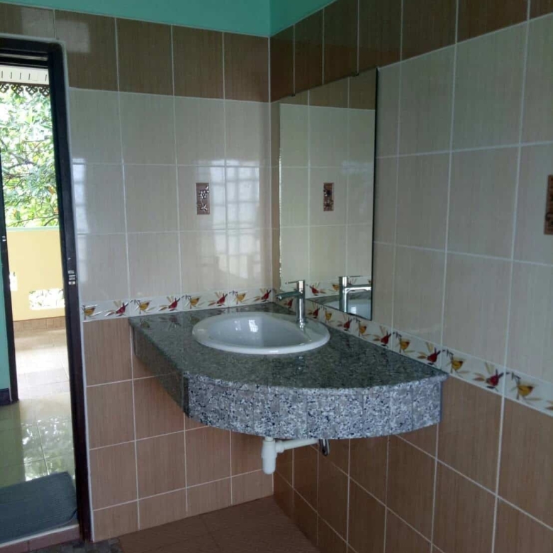 Eighteen Room Hotel Near Golf Championship Course
