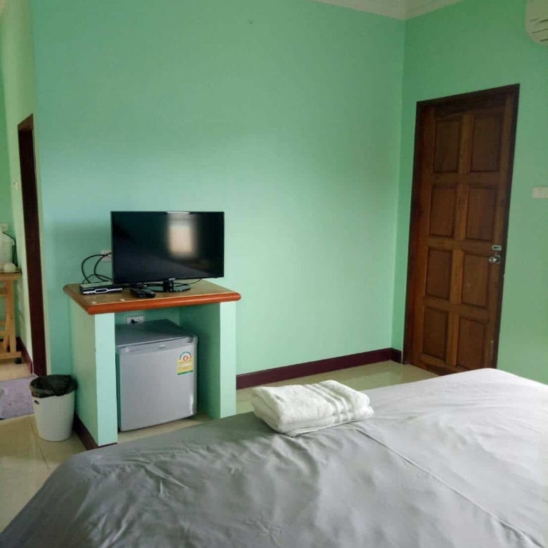 Commercial Guest Accommodation Near Black Mountain Golf