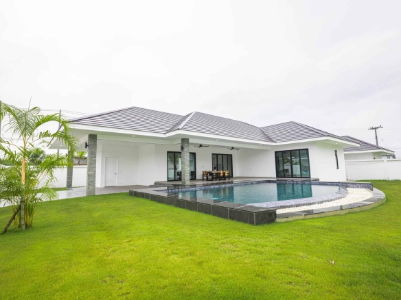 Highland Villas Pool Villa Black Mountain Golf