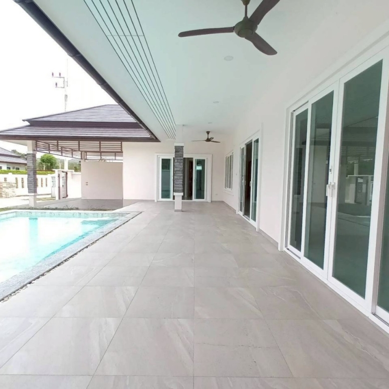 Grand Hills Luxury Villa Pool Design