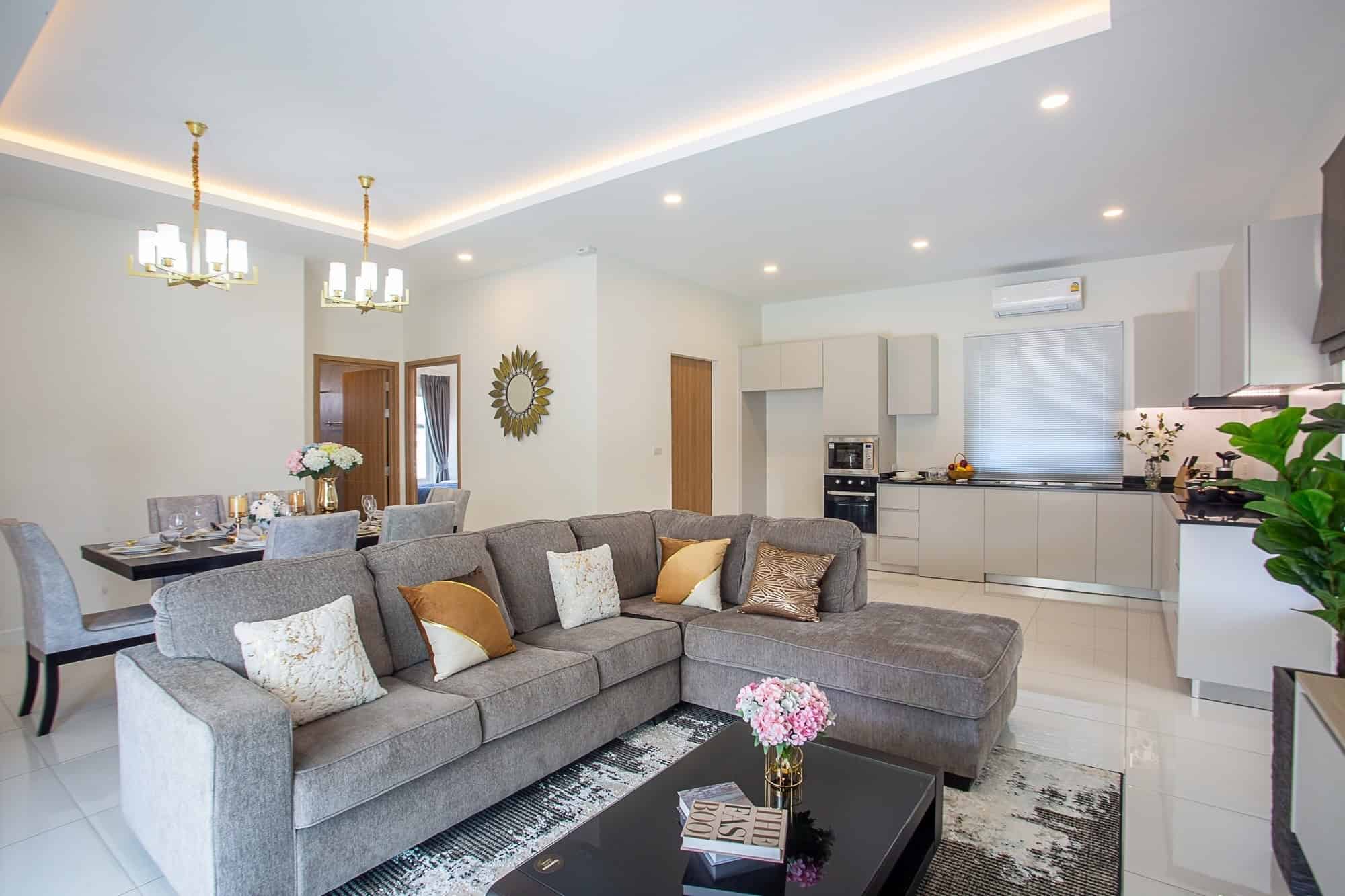 Comfortable Home with Swimming Pool for Sale Hua Hin Upscale House Pool Entertainment