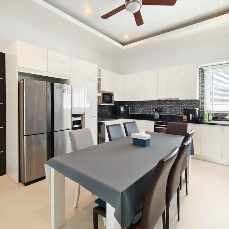Upscale Villa Smart House Valley Opportunity