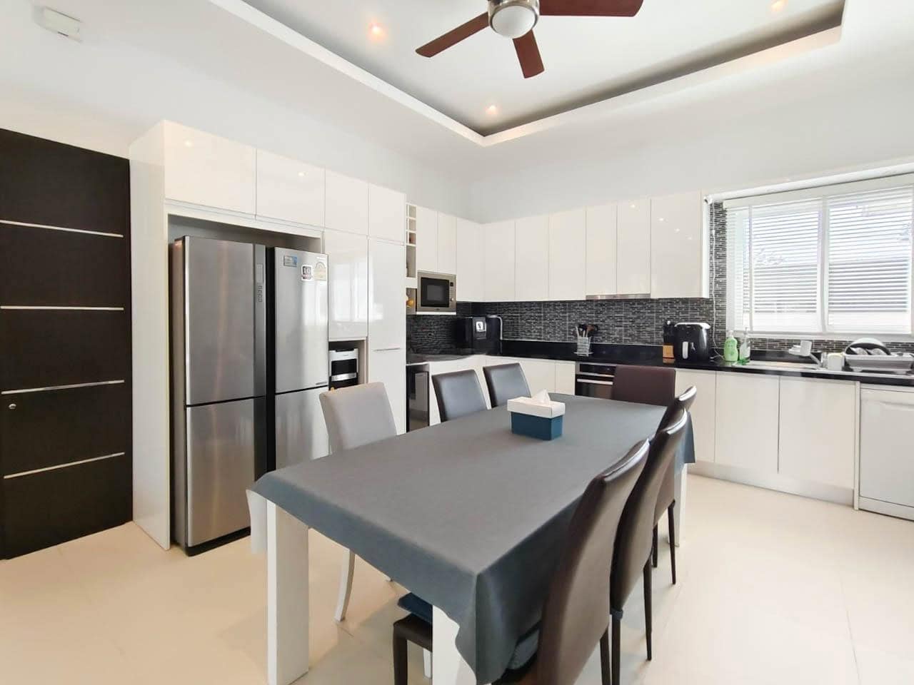 Upscale Villa Smart House Valley Opportunity